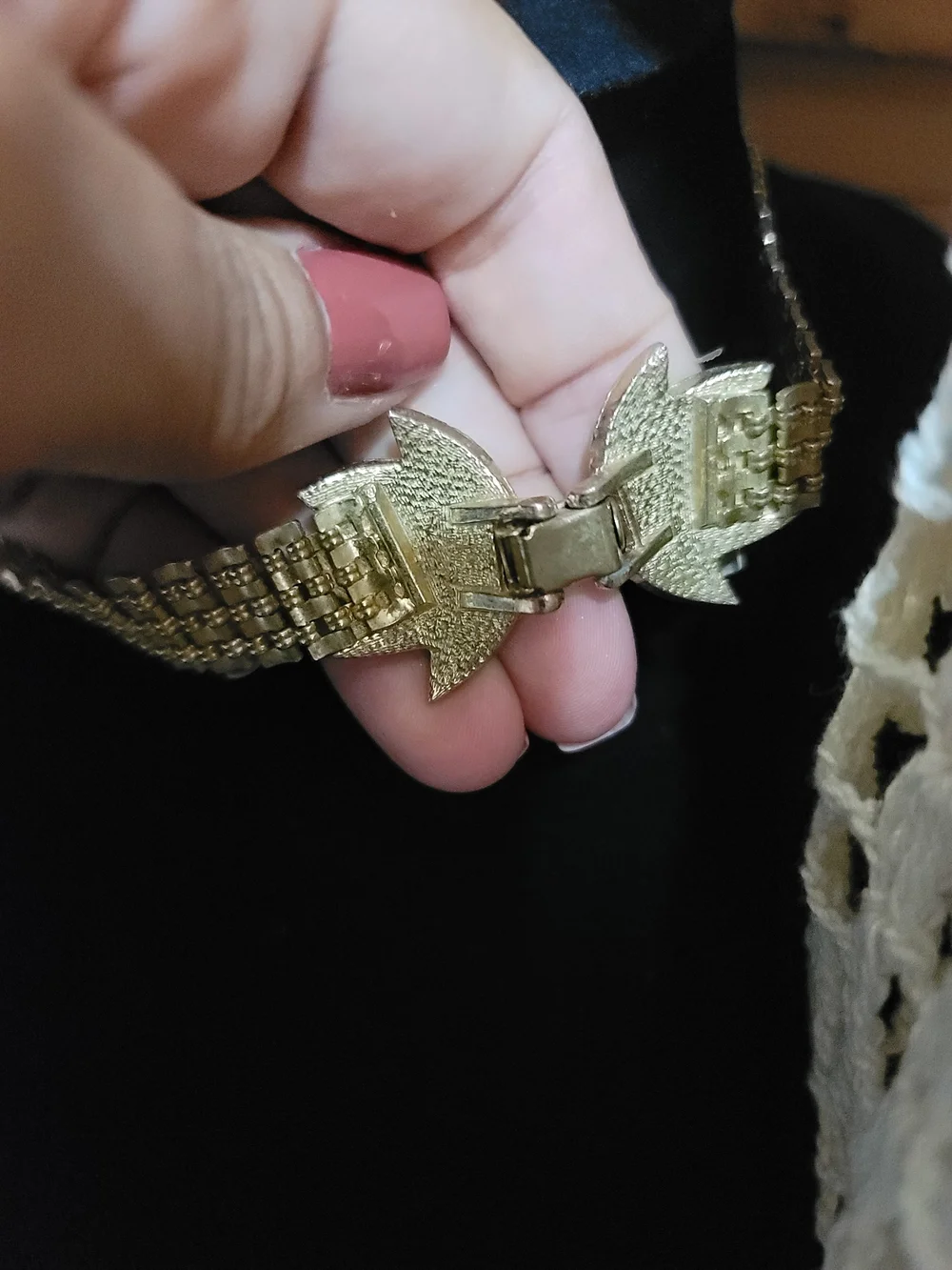Vintage bold collar
